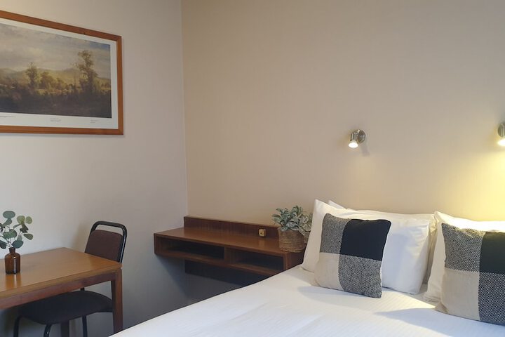Room 4 of 20