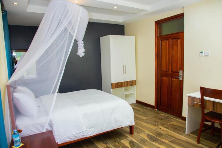 Room 2 of 20