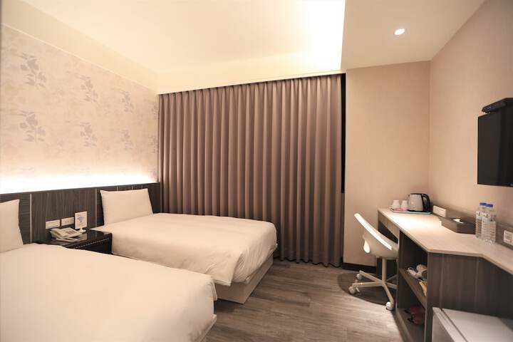 Room 28 of 79