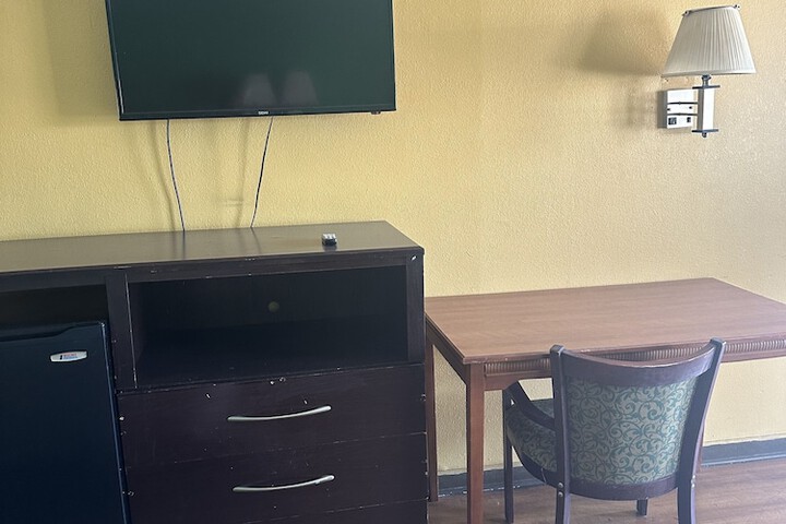 Room 4 of 13