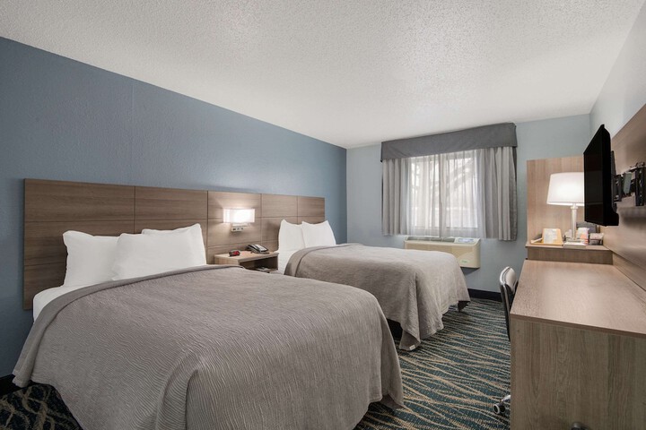 1 King Bed (6 of 7)