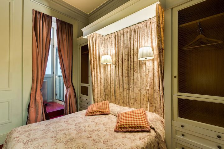 Room 14 of 27
