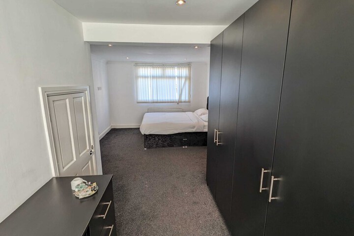 Room 12 of 25