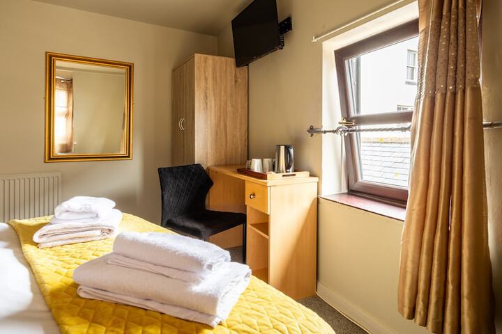 Room 10 of 46