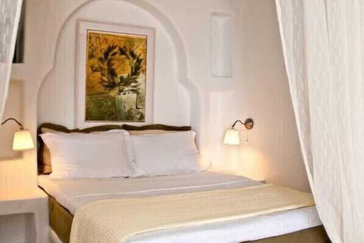 Room 47 of 90