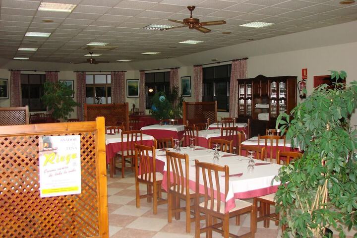 Dining 3 of 7