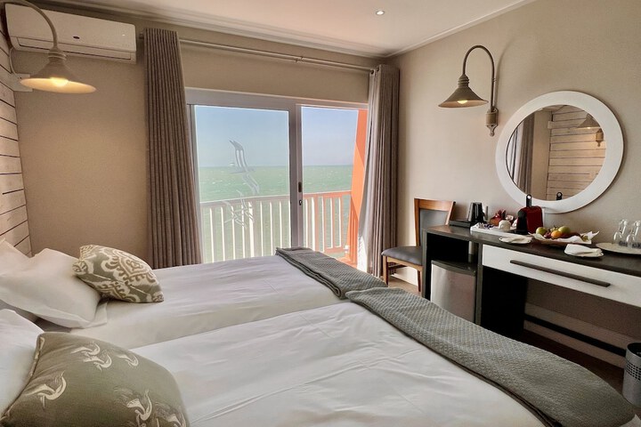 Room 52 of 106