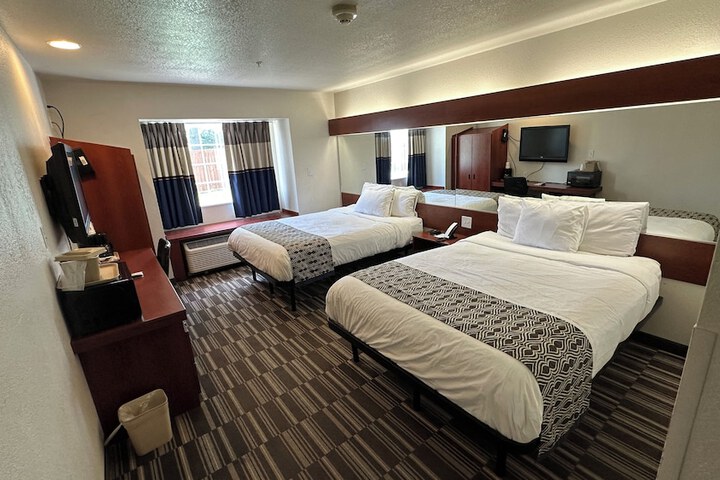 1 Queen Bed 1st Floor (4 of 17)