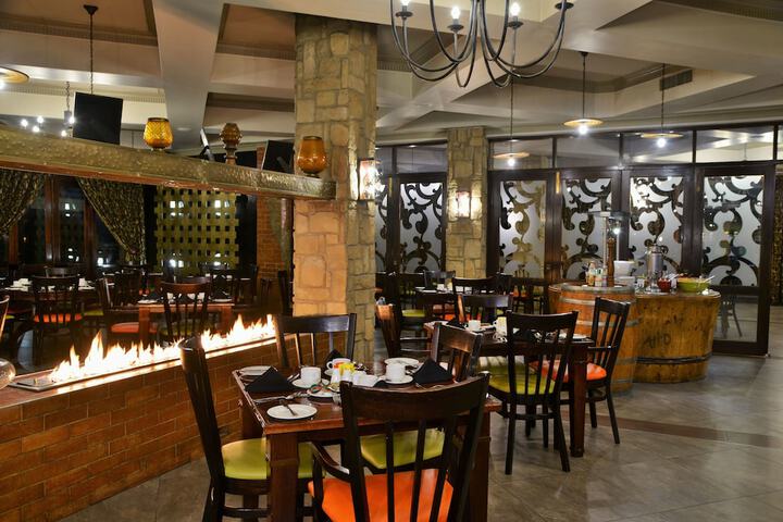 Dining 65 of 156