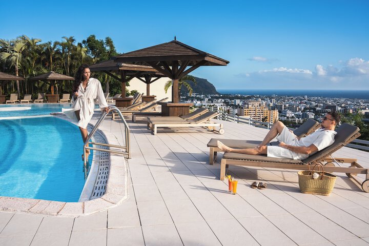 Hotel Pool