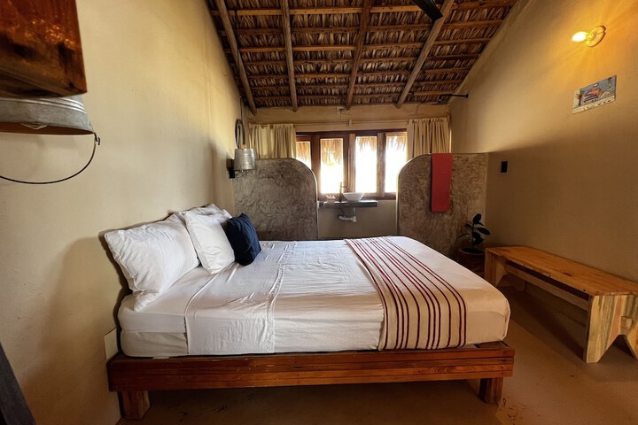 Room 4 of 80