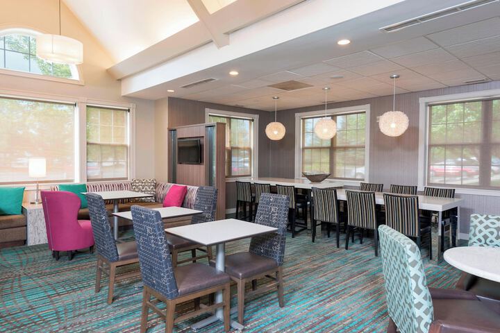 Lobby lounge