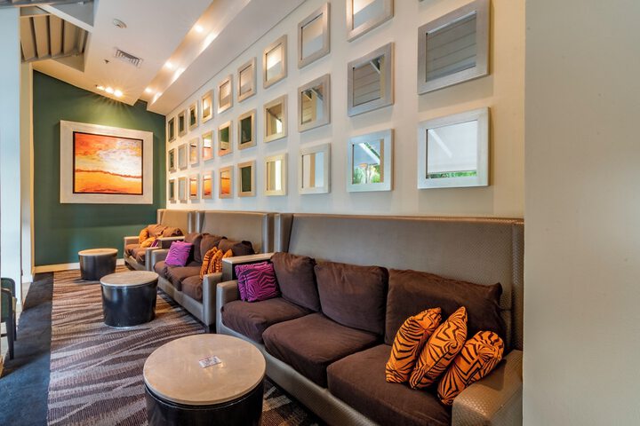 Lounge 37 of 44