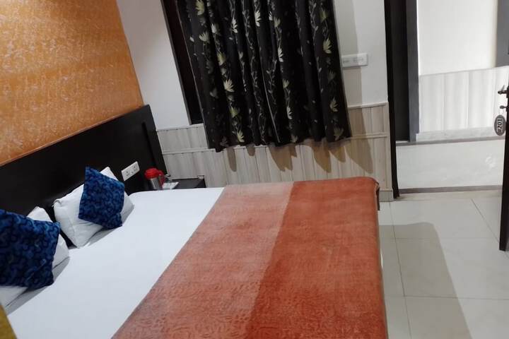 Room 8 of 14