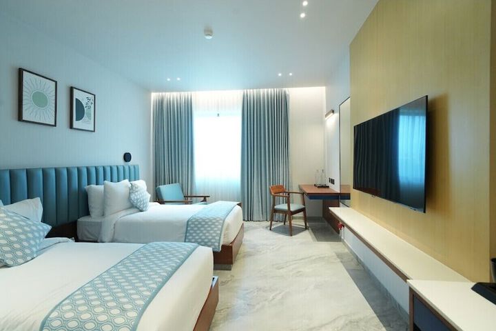 Room 6 of 16