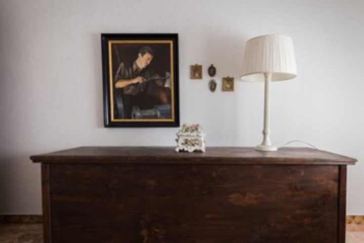 Room 27 of 37