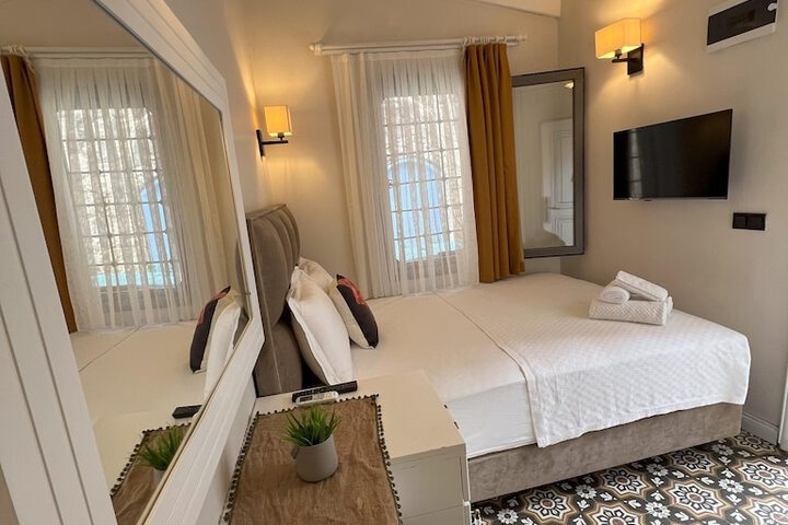 Room 8 of 50