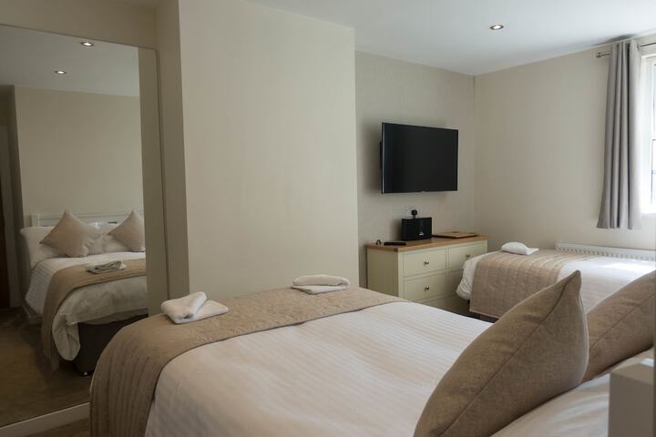Room 3 of 79