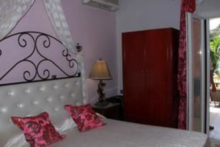 Room 4 of 11