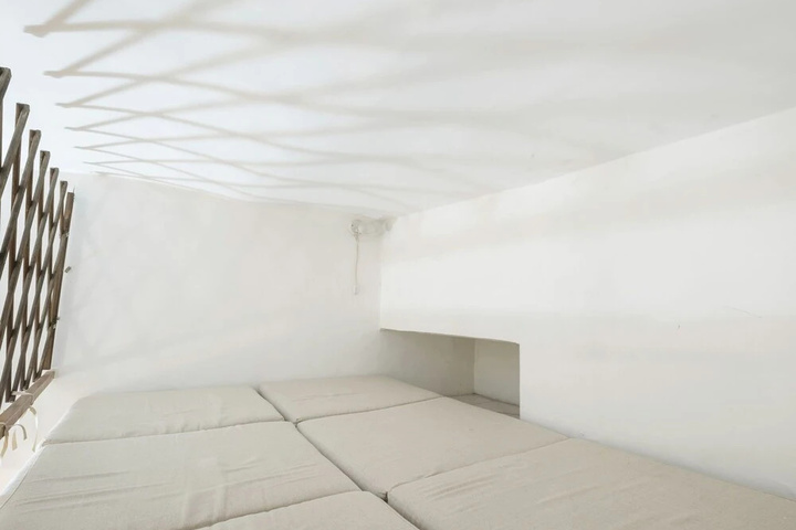 Room 5 of 17