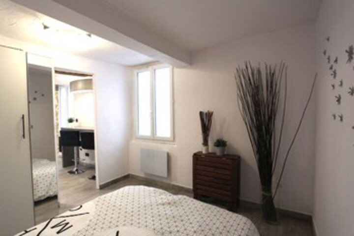 Room 28 of 34