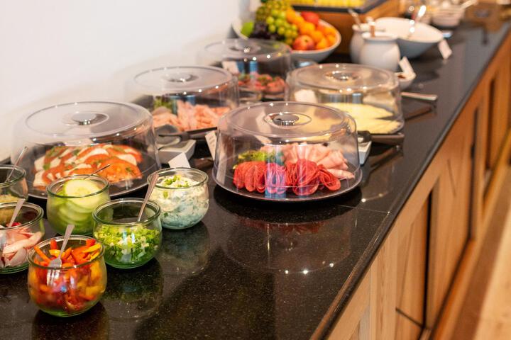 Dining 10 of 32