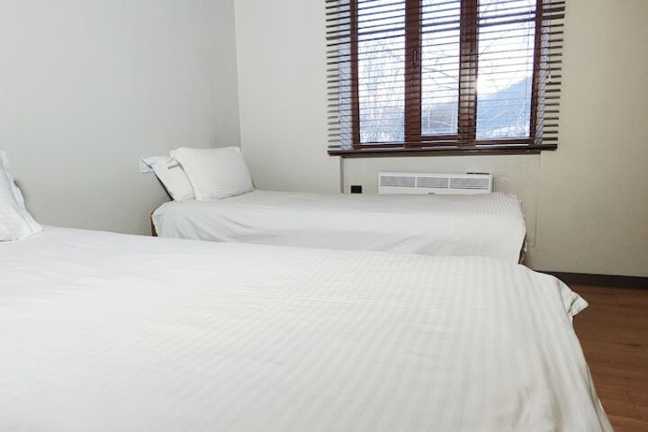 Room 2 of 16