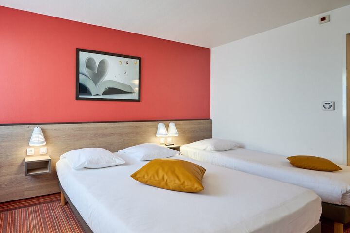 Room 8 of 38