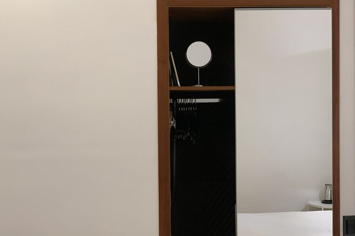 Room 28 of 67