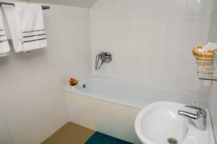 Room 8 of 12