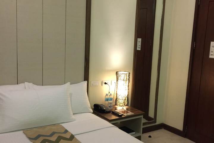 Room 8 of 43