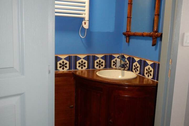 Room 70 of 122