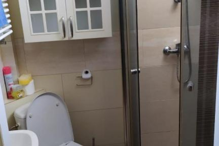 Room 6 of 10
