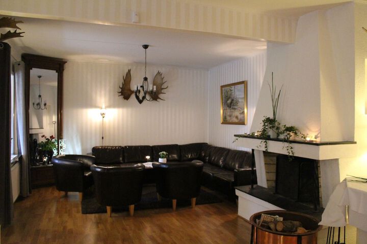 Hotel 4 of 103