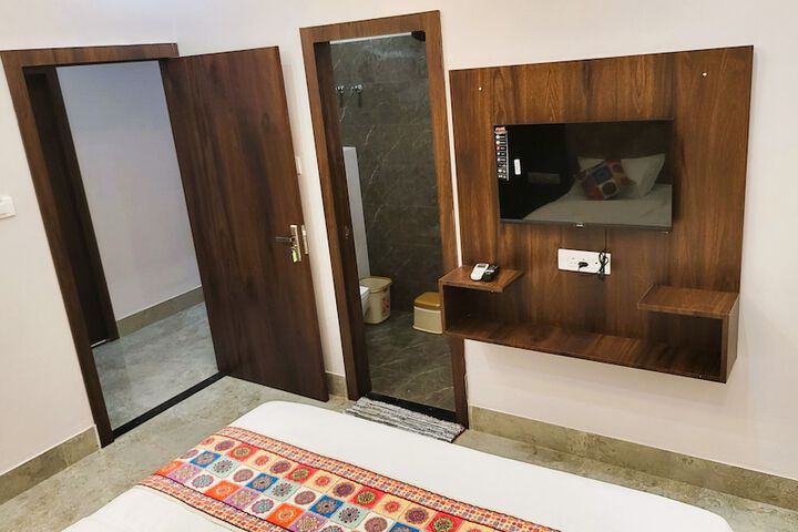 Room 13 of 24