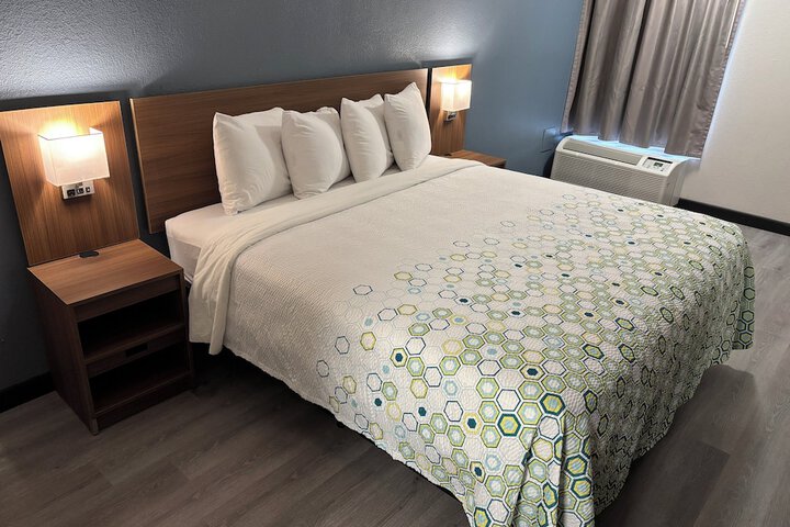 Room 3 of 16