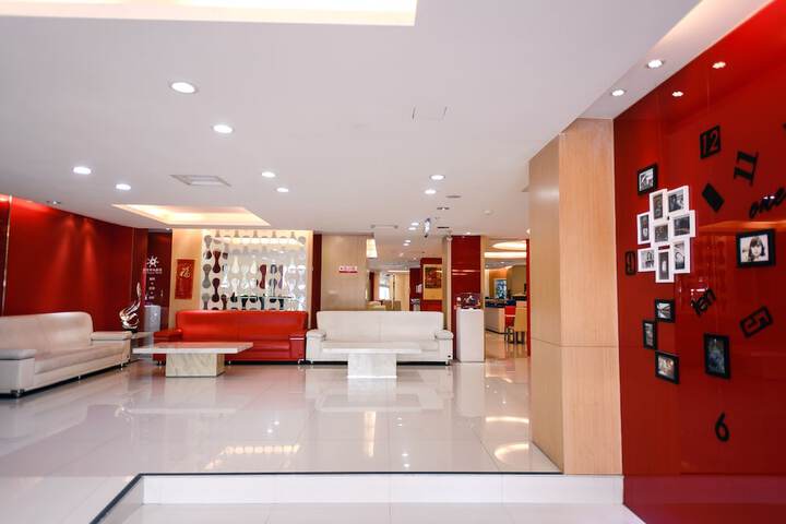 Entrance & Lobby