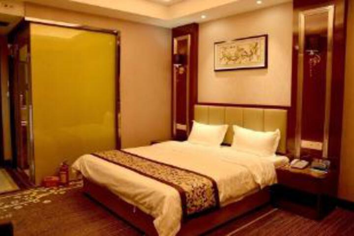 Room 5 of 6