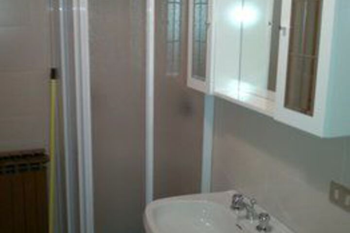 Room 2 of 18