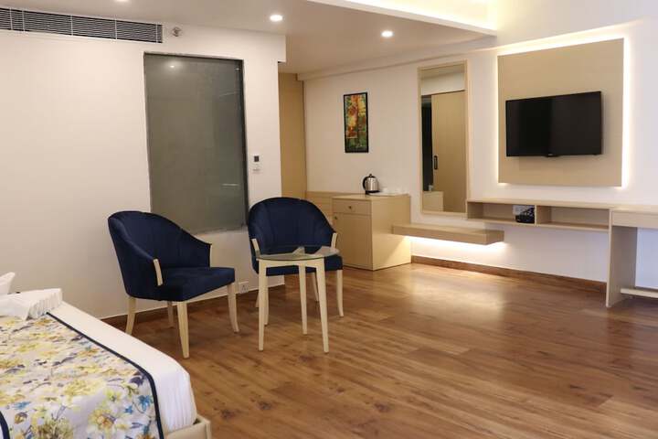 Room 13 of 54