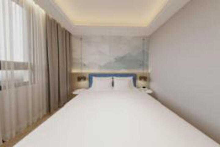 Zijingge Film and Television Theme Hotel (Railway Station Branch)