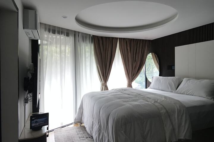 Room 7 of 30