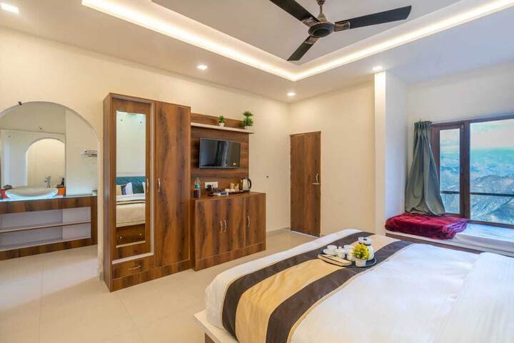 Room 15 of 32
