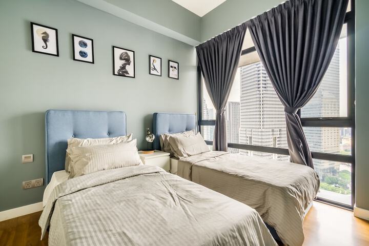 Room 12 of 216