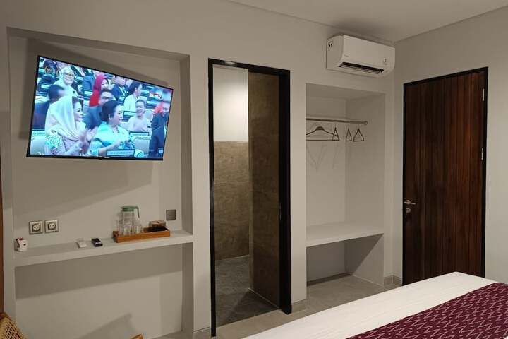 Room 7 of 96