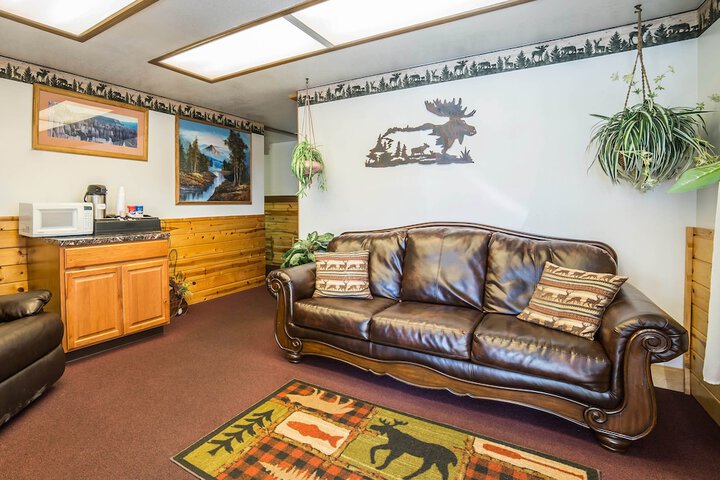 Check-in/check-out kiosk