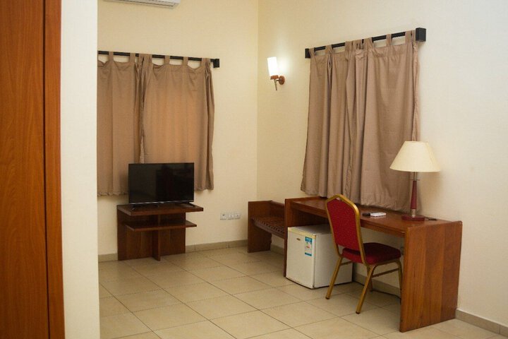Room 9 of 18