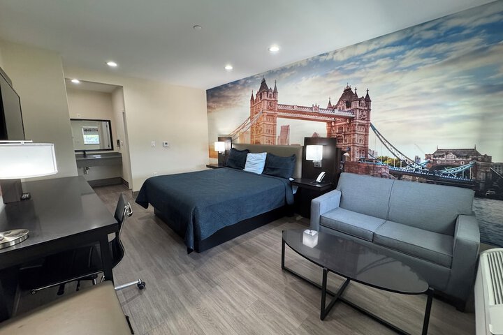 Room 6 of 26