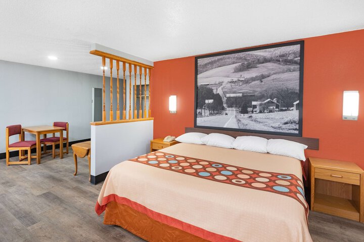 1 King Bed (4 of 11)
