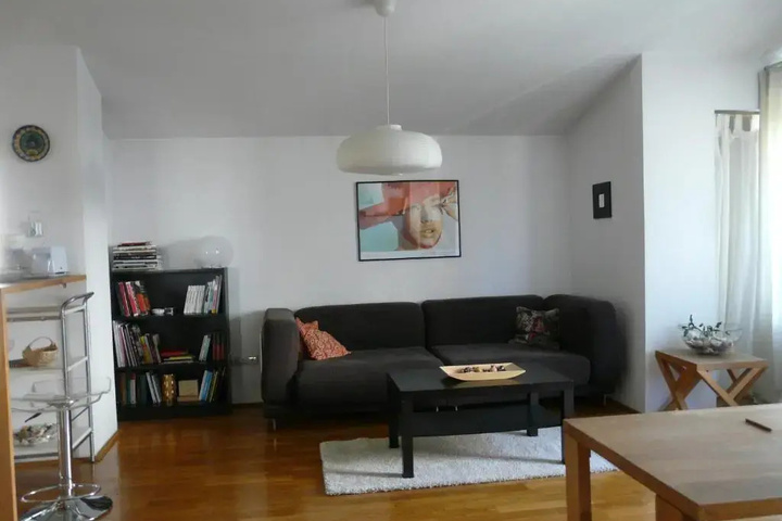 Room 7 of 11